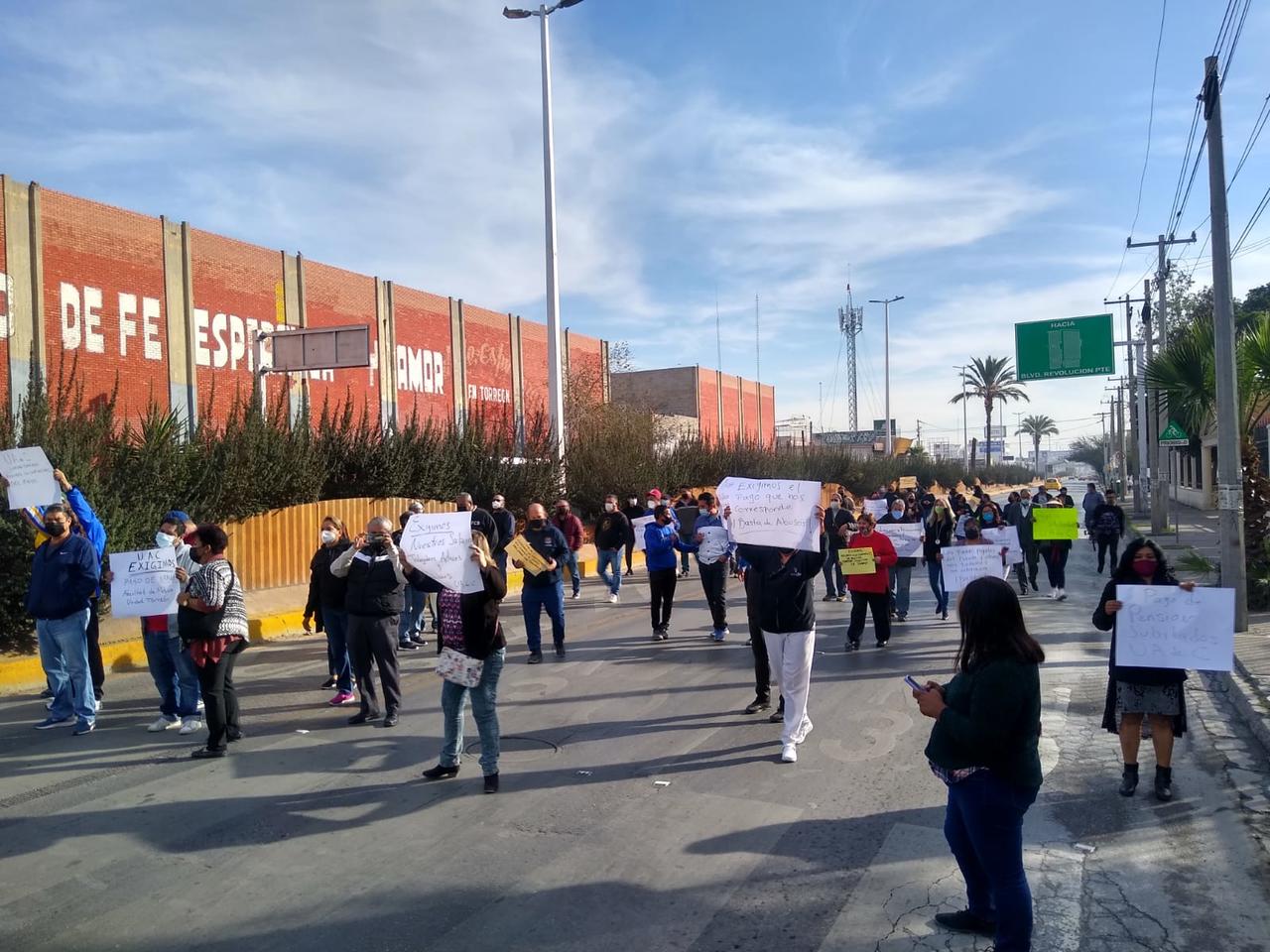 Seguirá bloqueo de trabajadores de la UAdeC en Torreón; quieren pagarles hasta el próximo jueves