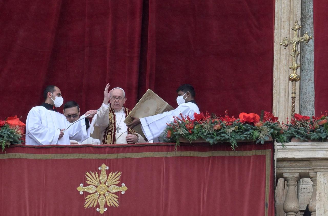 Papa Francisco pide en Navidad por el fin de la pandemia y diálogos de paz