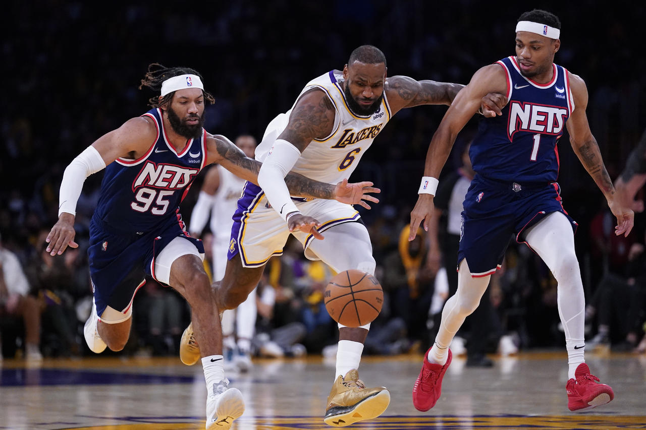 Con triple-droble de James Harden, los Nets se imponen a Lakers en la NBA