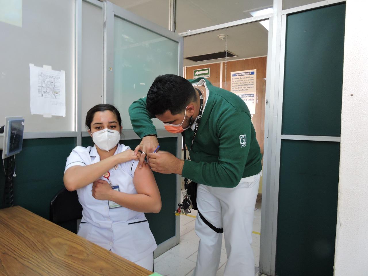 IMSS Coahuila espera concluir mañana vacunación antiCOVID a personal de salud