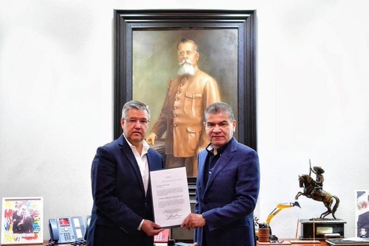 Riquelme nombra a exmagistrado electoral como nuevo consejero jurídico del Gobierno de Coahuila