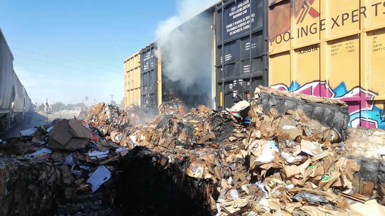Se incendia vagón de tren cargado con cartón en Gómez Palacio; lo trasladan a Torreón