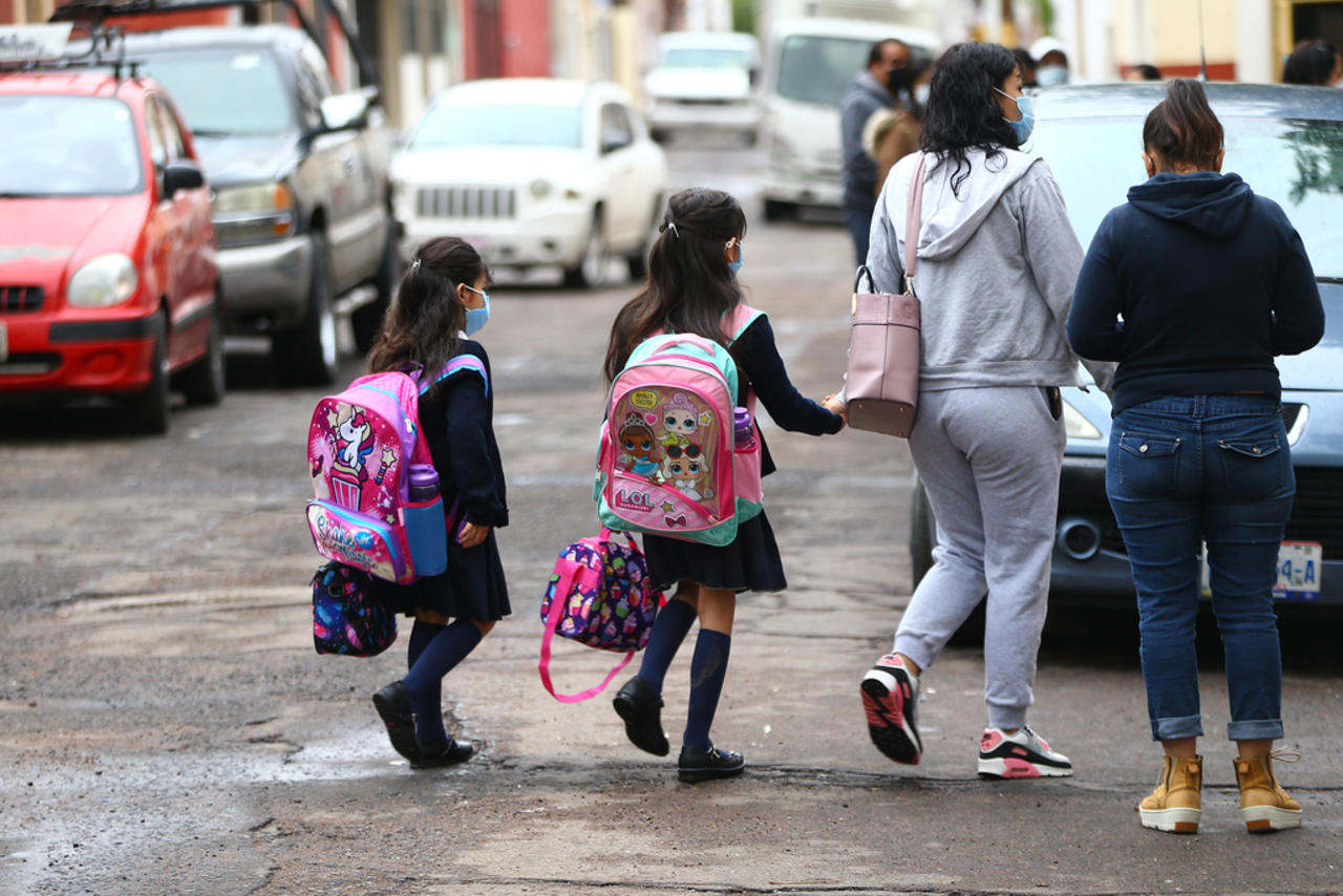 Especialistas urgen a atender abandono escolar por COVID-19 en México