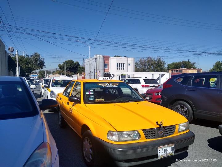 Habitantes de Saltillo reportan que taxis se niegan a entrar a su colonia