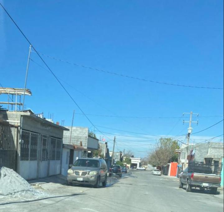 Reportan fuga de agua potable en Saltillo