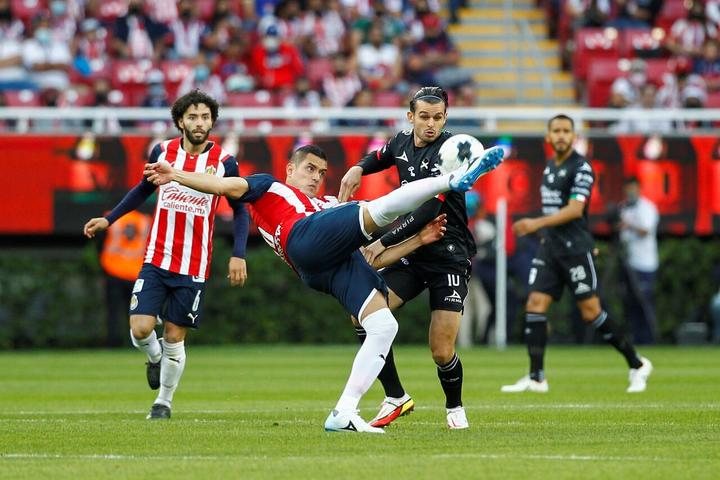 Chivas inicia en Clausura 2022 goleando al Mazatlán FC