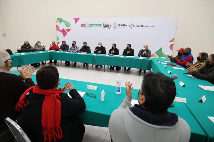 Se reúne alcalde de Saltillo con líderes de las uniones de comerciantes de mercados sobre ruedas