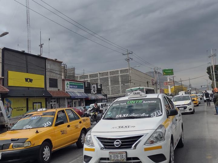 Taxistas de Saltillo exigen estímulos fiscales y respetar acuerdos