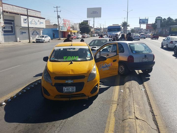 Carambola en Diagonal Reforma de Torreón deja daños por 20 mil pesos