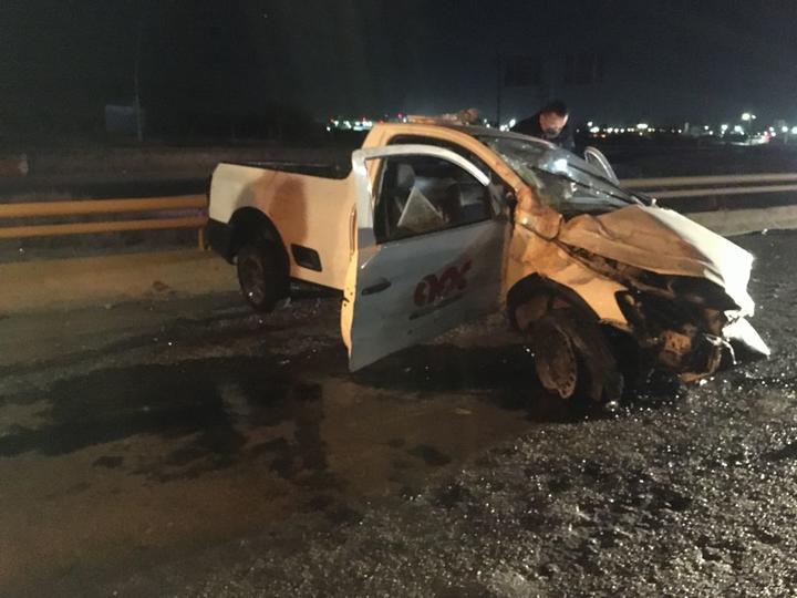 Conductor se impacta tras conducir a exceso de velocidad en carretera Monterrey-Saltillo