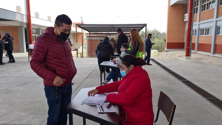 Resguardan cinco mil dosis de vacunas para docentes en Coahuila