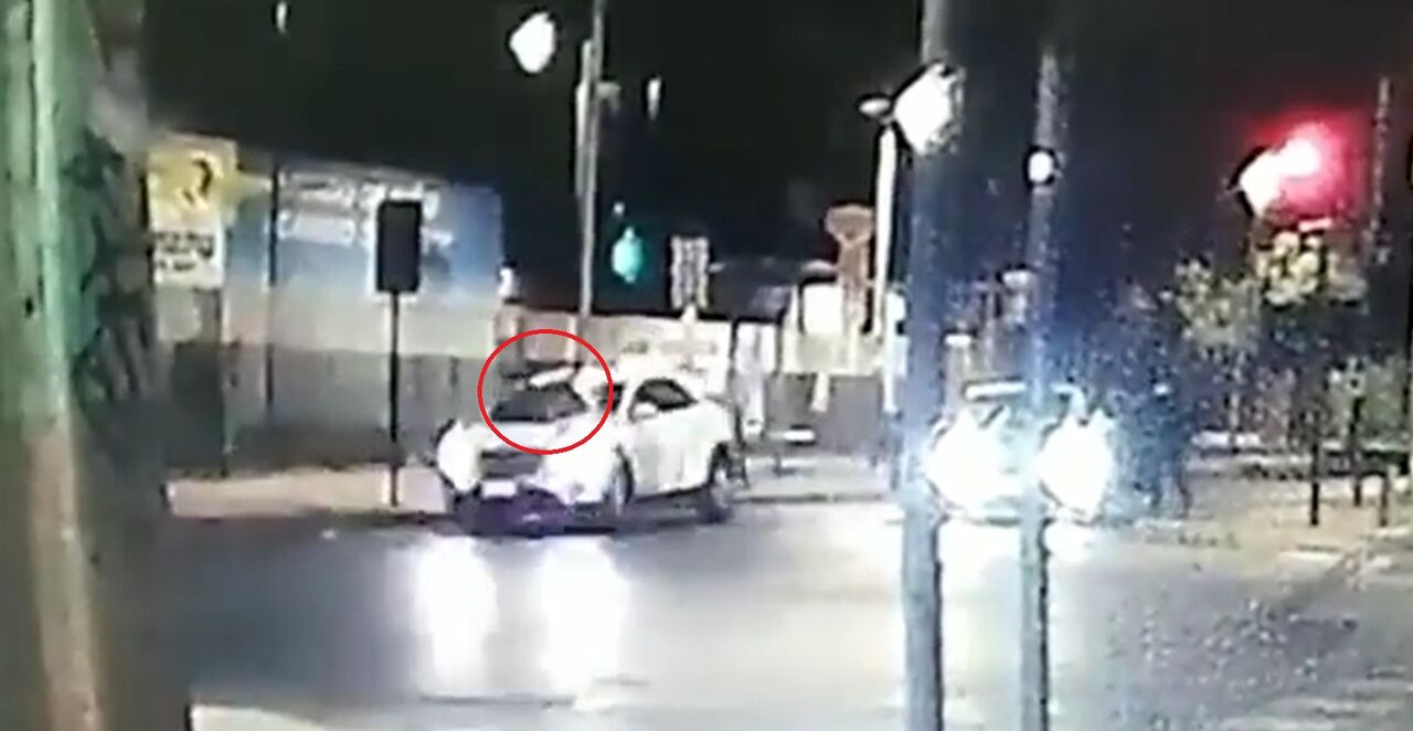 VIDEO: Mujer arrolla a sujeto que intentó asaltarla