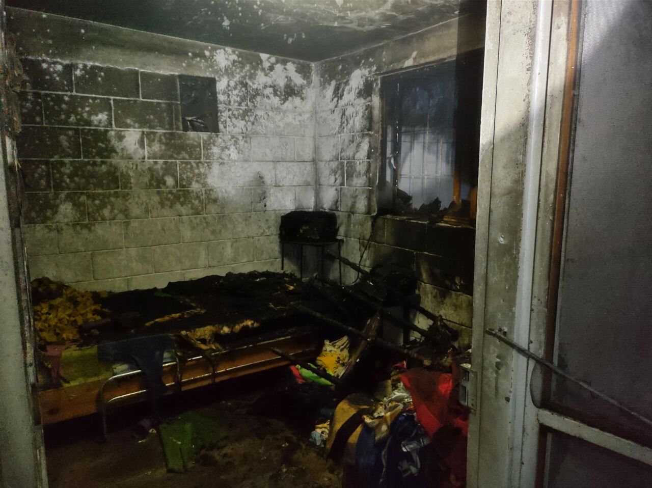 Mujer pierde la vida tras incendio de vivienda en Torreón; su hijo continúa hospitalizado