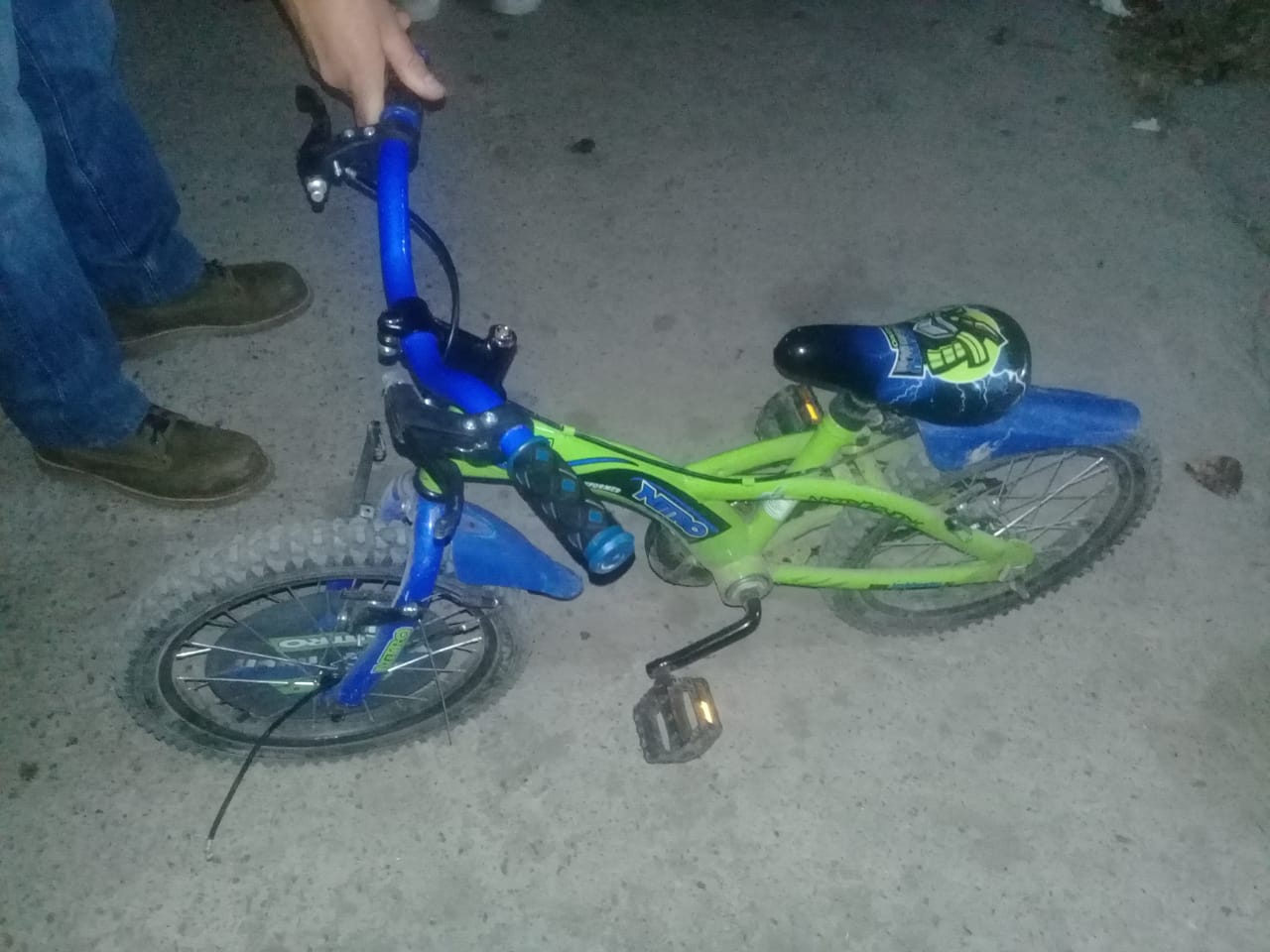 Hospitalizan a menor que paseaba en bicicleta tras ser impactado por vehículo en Torreón