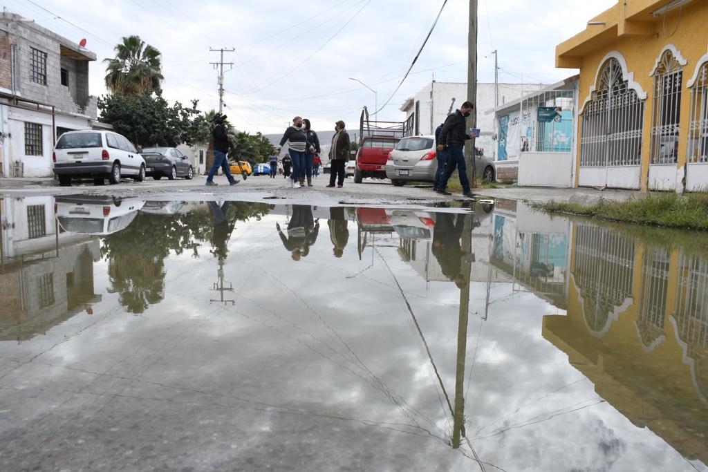 Habitantes de la colonia Rincón La Merced en Torreón se manifiestan por problemas de drenaje