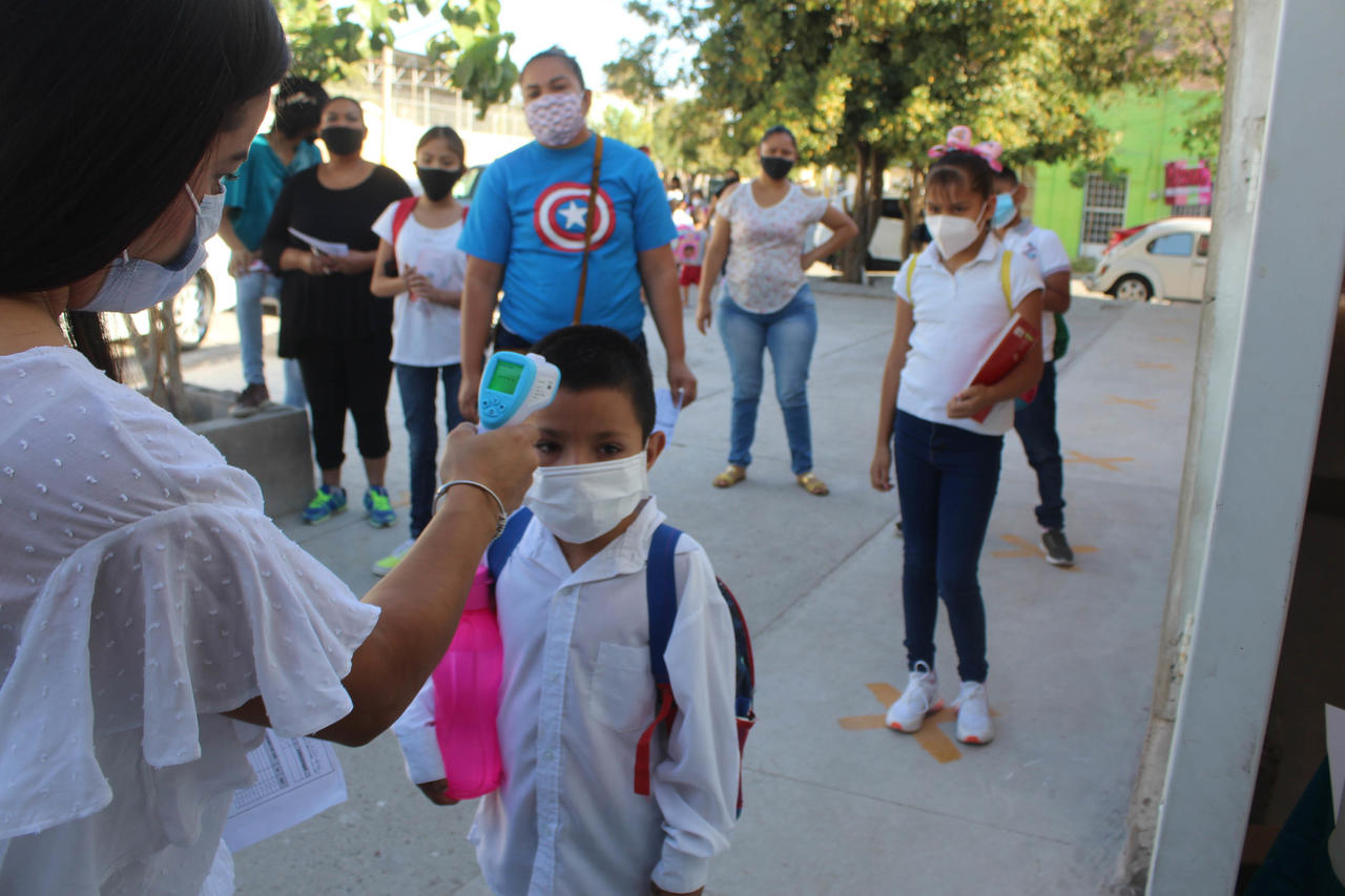 Coahuila regresa a clases presenciales en medio de alza en contagios