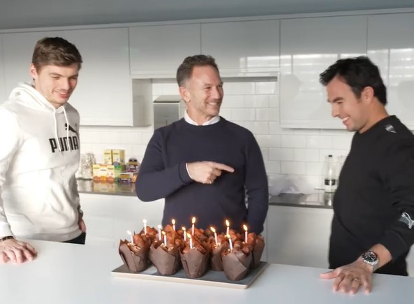 Max Verstappen y Christian Horner celebran el cumpleaños de Sergio Pérez