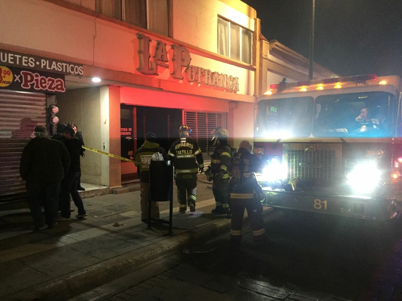 Se incendia local comercial en Saltillo