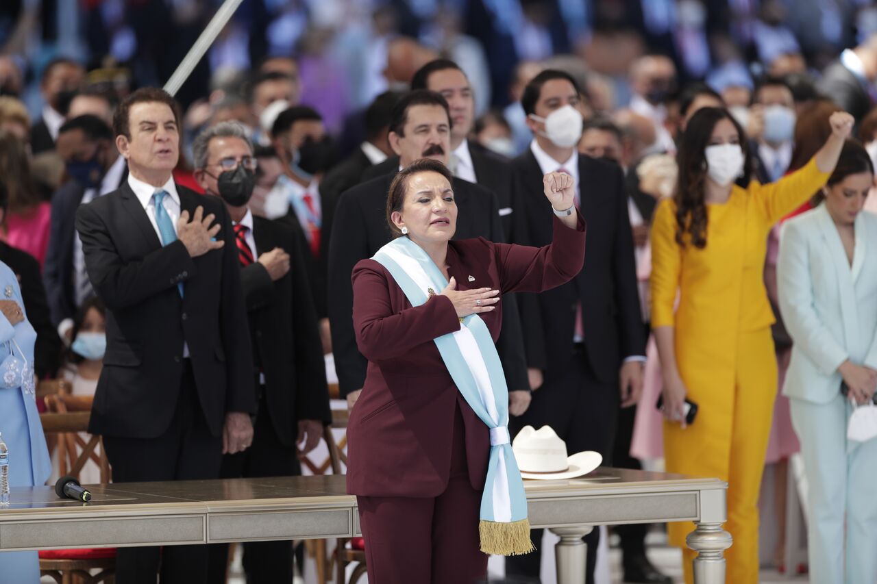Xiomara Castro jura como la nueva presidenta de Honduras
