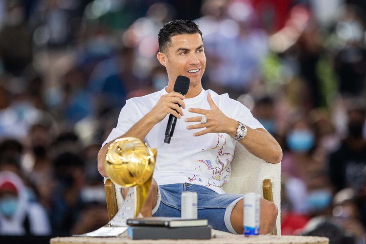 ¡Un influencer de verdad!; Cristiano Ronaldo anima a la juventud a vigilar su salud mental y física