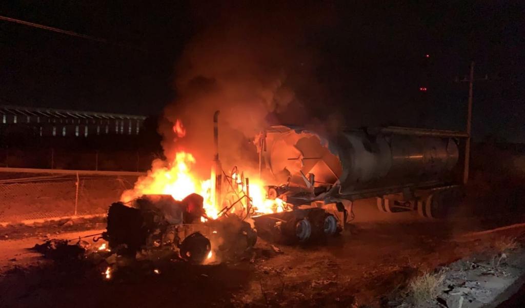Se incendia tractocamión tras corto circuito en Ramos Arizpe