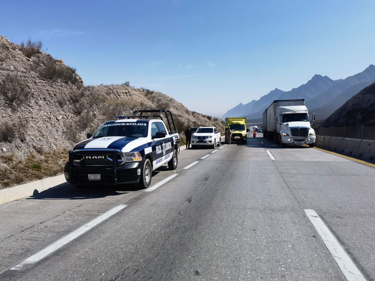 Hombre es arrollado por 'auto fantasma' en autopista Monterrey - Saltillo