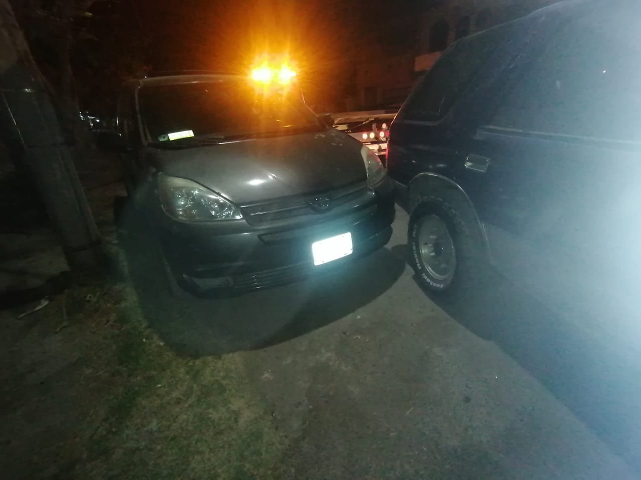 Conductora choca contra dos vehículos estacionados en Torreón; estaba ebria