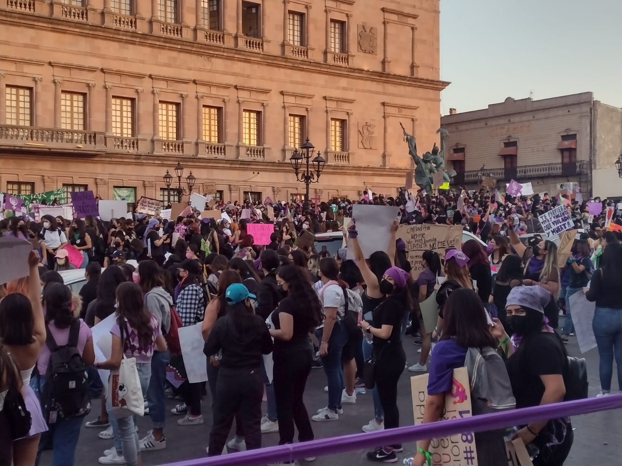Con marcha, exigen justicia e igualdad en Saltillo