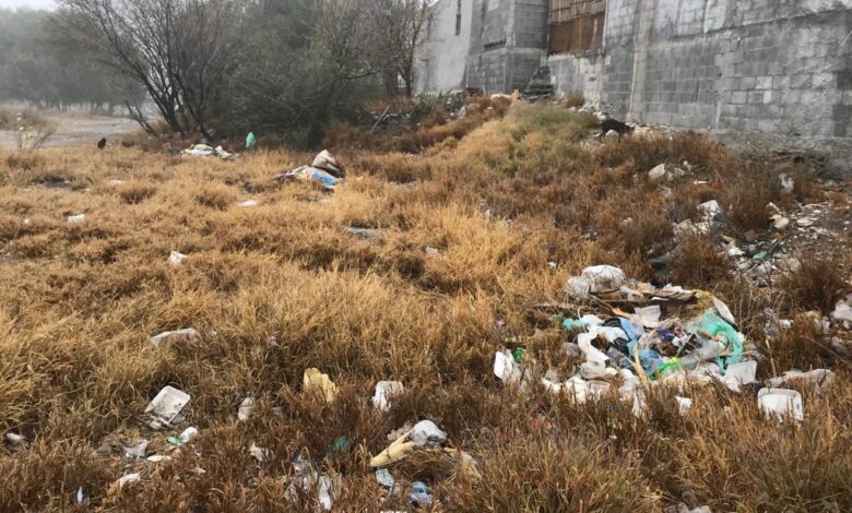 Reportan lote baldío con basura en Pueblo Mágico de Arteaga