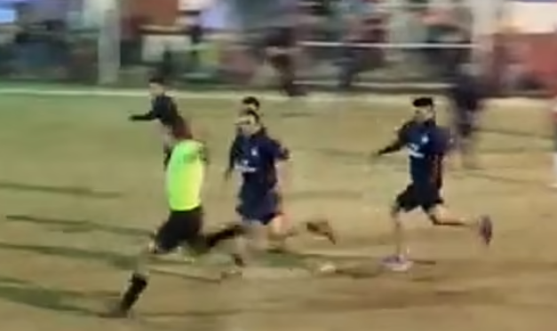 Árbitro es golpeado por jugadores de equipo de futbol que perdió un partido en penales