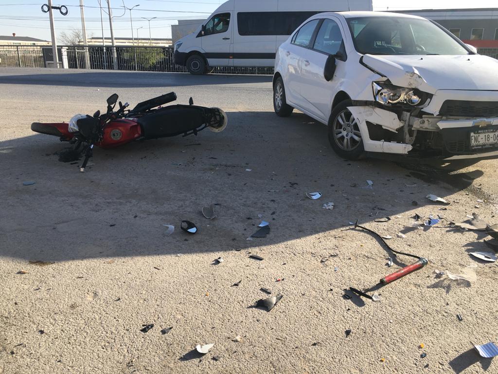Se impacta motociclista contra auto en Ramos Arizpe