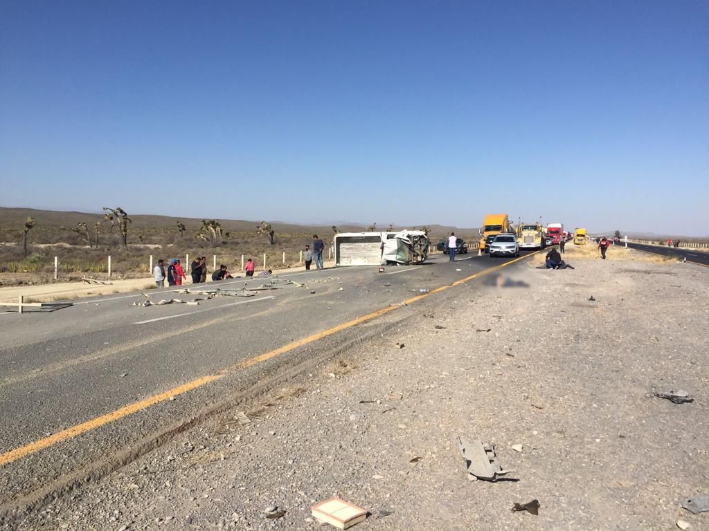 Un muerto y cinco lesionados tras volcadura en carretera Saltillo-Torreón