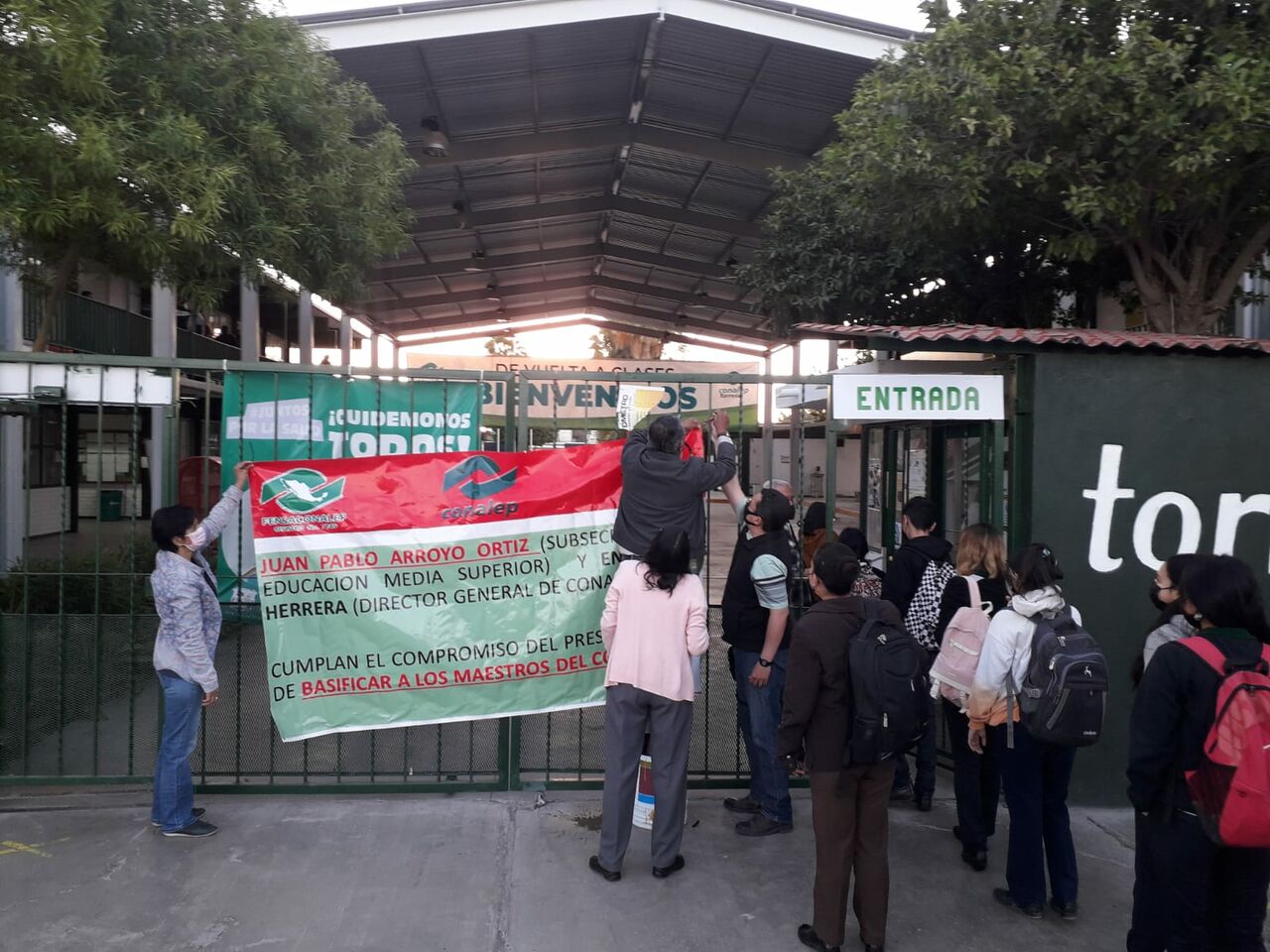 Conalep Coahuila protesta para exigir mejores condiciones laborales