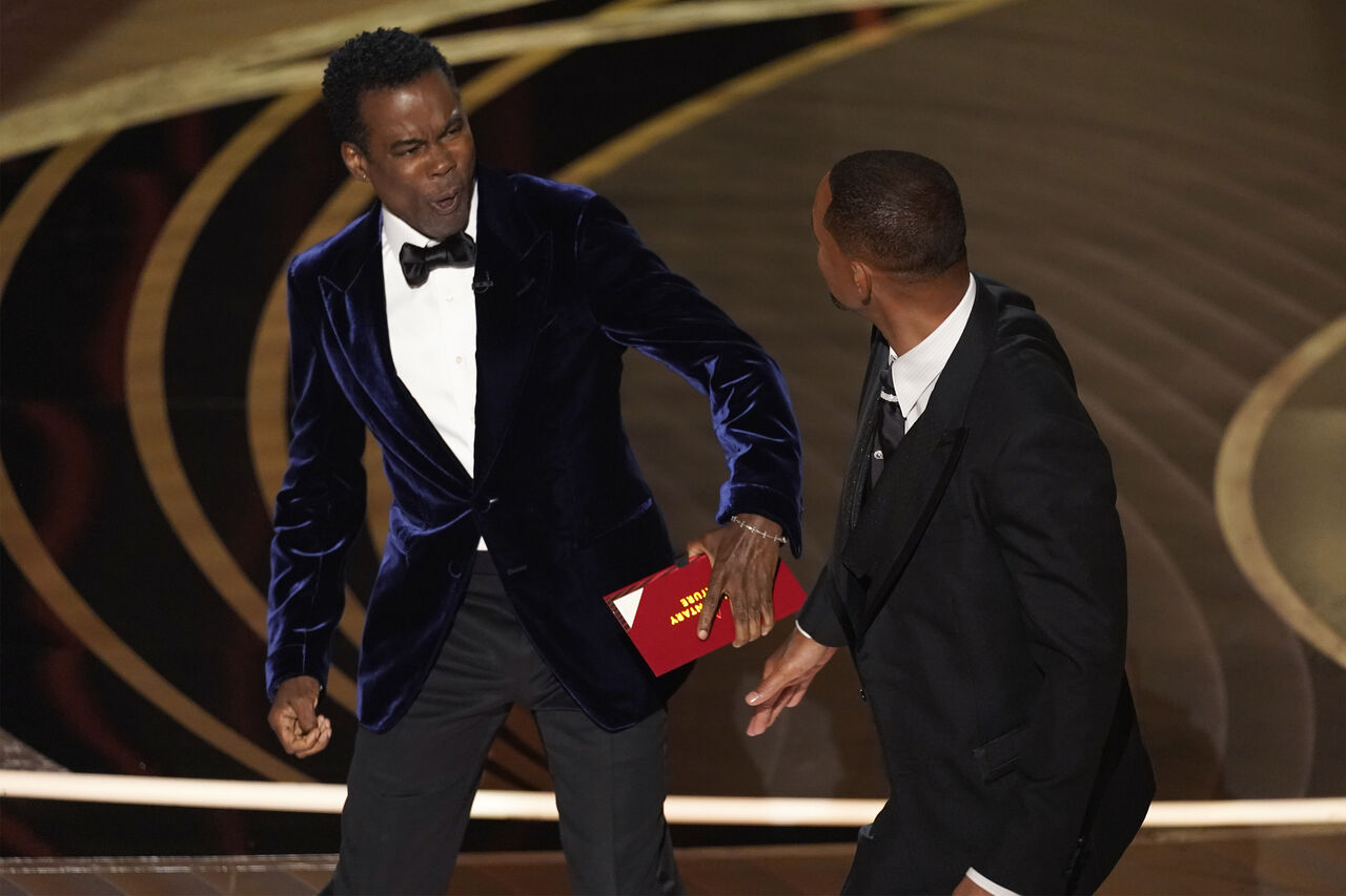 Will Smith cachetea en los Oscar 2022 al comediante Chris Rock
