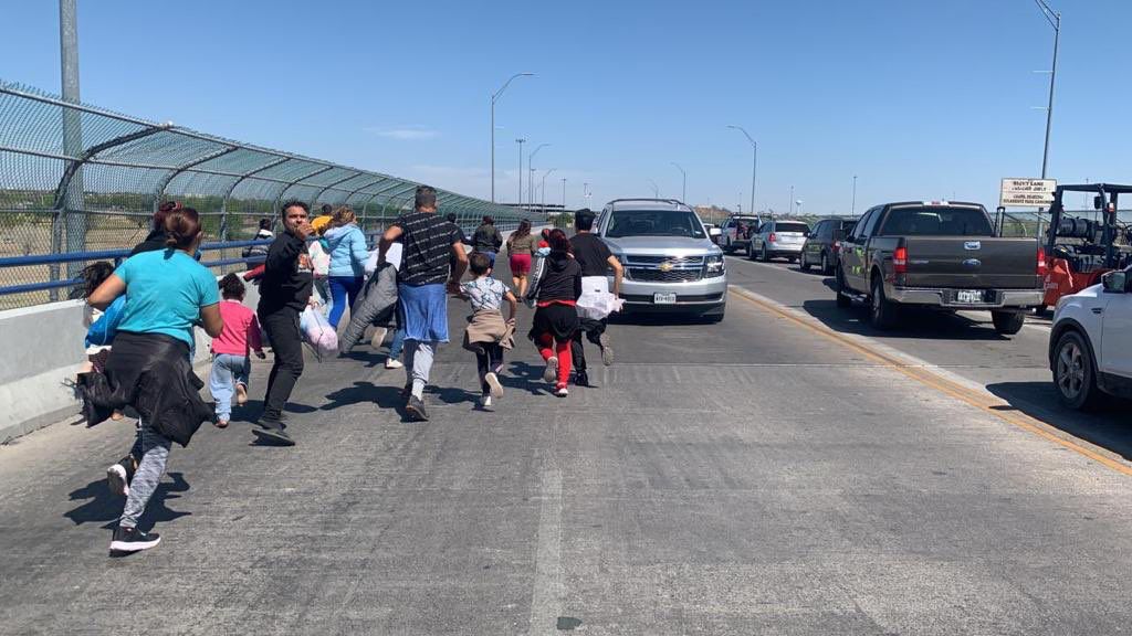 Cierran Puente Internacional tras motín de migrantes en Piedras Negras