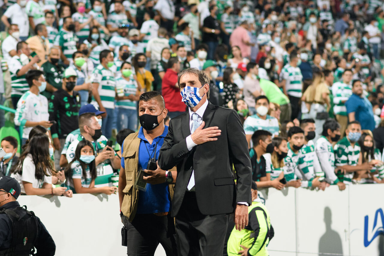 Guillermo Almada confiesa que 'lagrimeó' por los aplausos de los fanáticos en el Corona