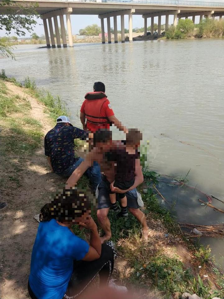 Rescatan a cuatro migrantes cubanos de ahogarse en el río Bravo