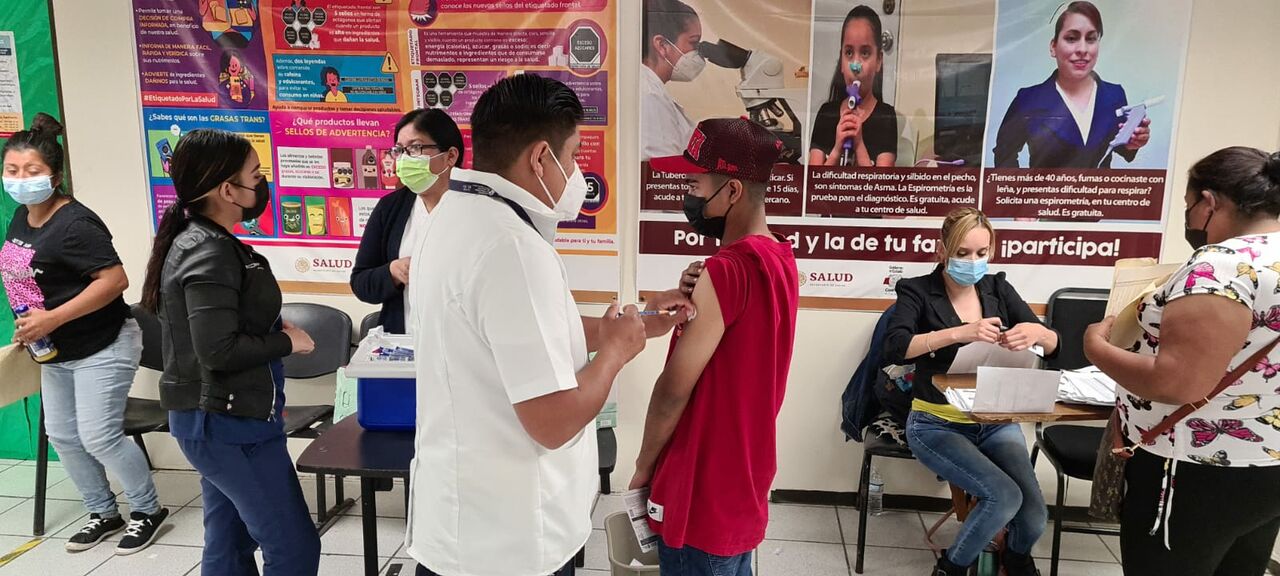 Continúan aplicando vacunas antiCOVID en centro de salud Mundo Nuevo en Piedras Negras
