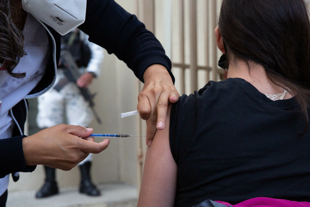 AMLO anuncia campaña de vacunación universal antiCOVID para menores