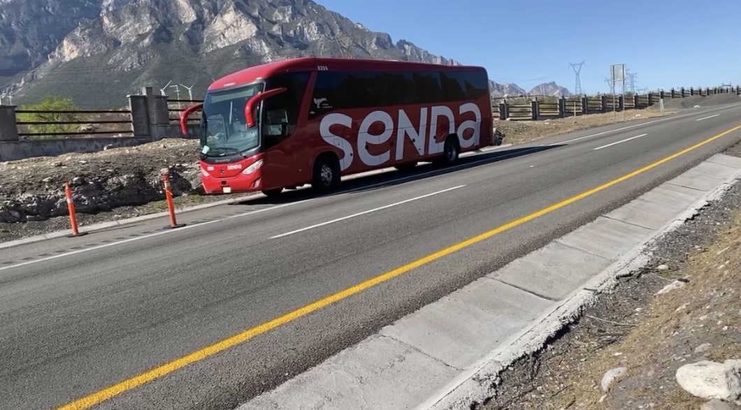 Hombre pierde la vida al ser arrollado por autobús en carretera Monterrey - Saltillo