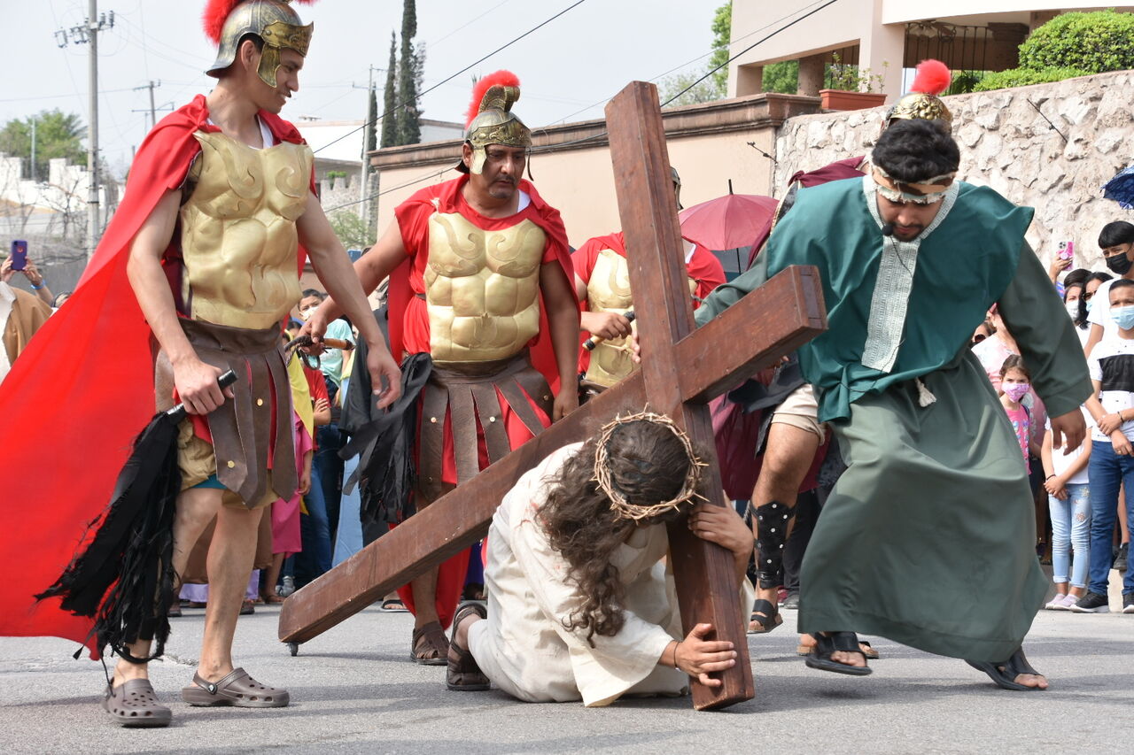 Se desborda la fe durante el Viacrucis en Monclova