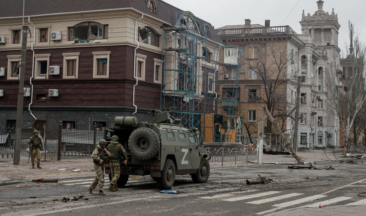 Rusia cesa fuego en Mariúpol para rendición de tropas ucranianas
