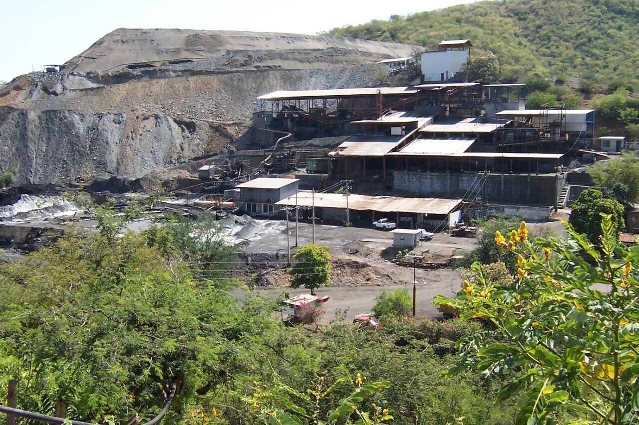 Otorga AHMSA aumento salarial a mineros de Michoacán