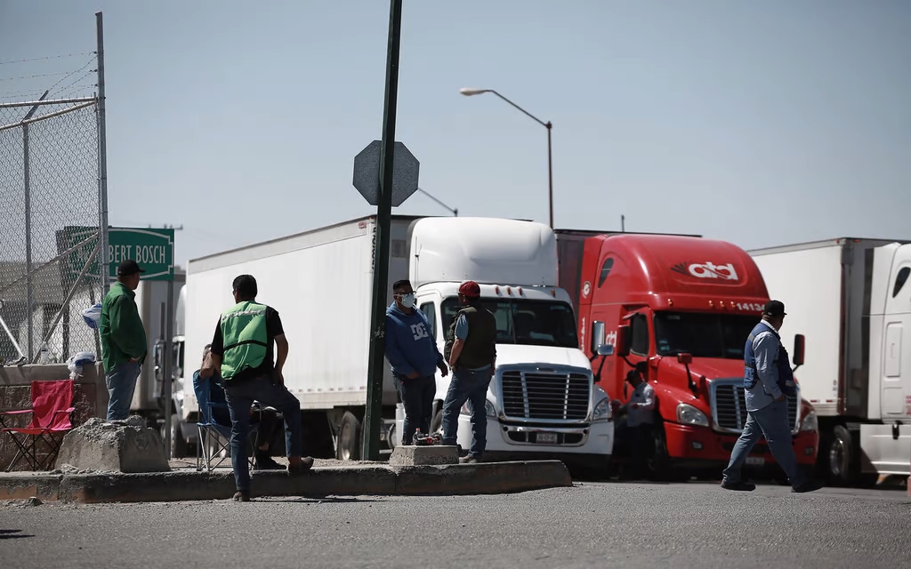 Estiman pérdidas de 1.3 mdd por día en revisiones a vehículos de carga en Texas