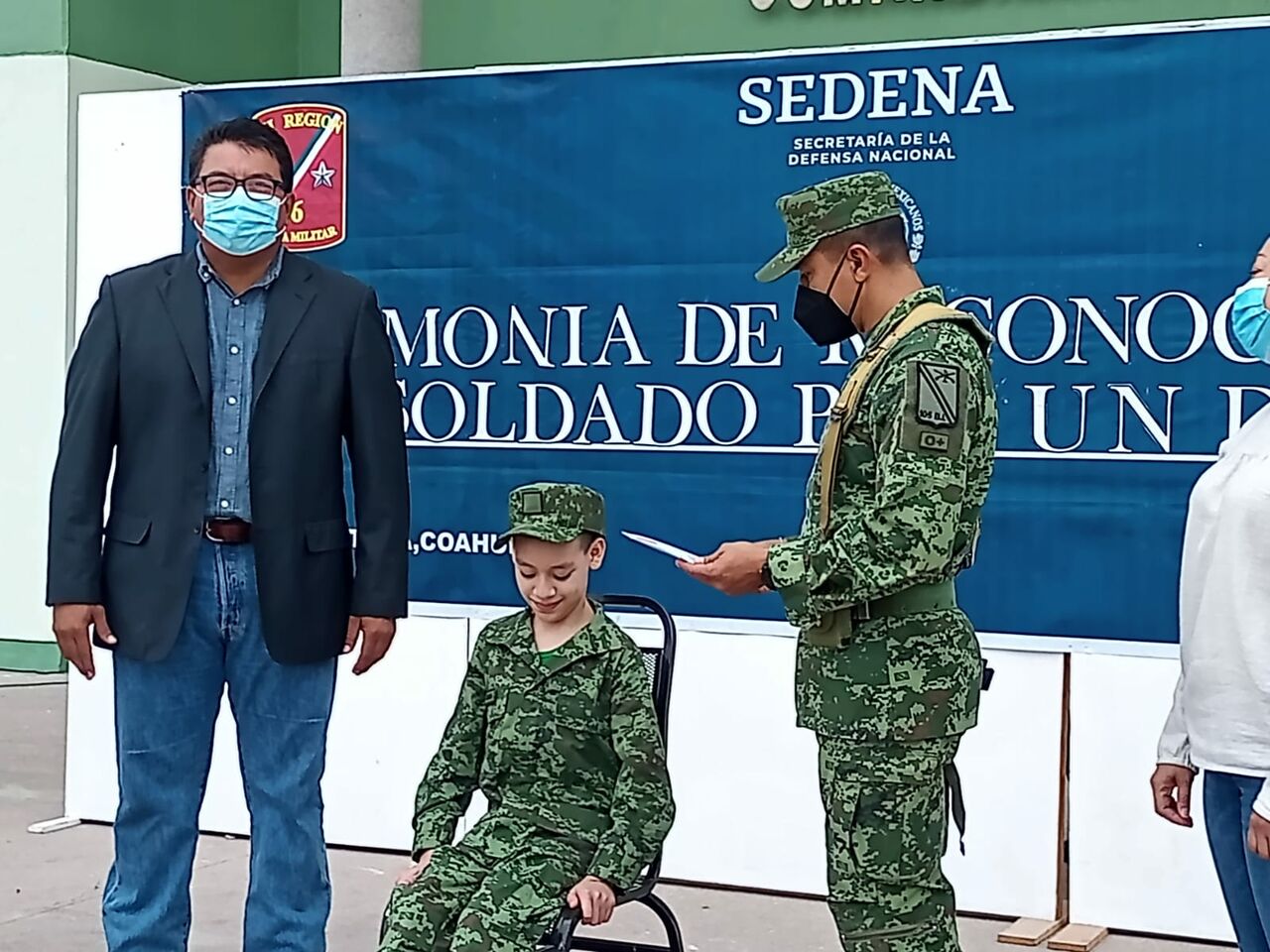 Nombra Ejército a niño de Frontera como soldado honorario