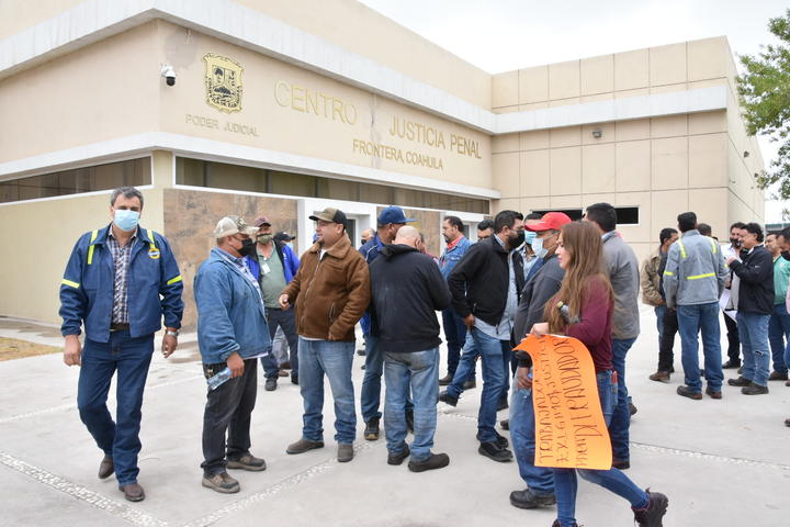 Suspenden juicio contra exlíderes mineros en Monclova