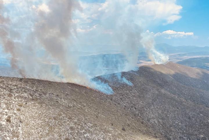 Ya suman 40 hectáreas consumidas por el fuego en Arteaga