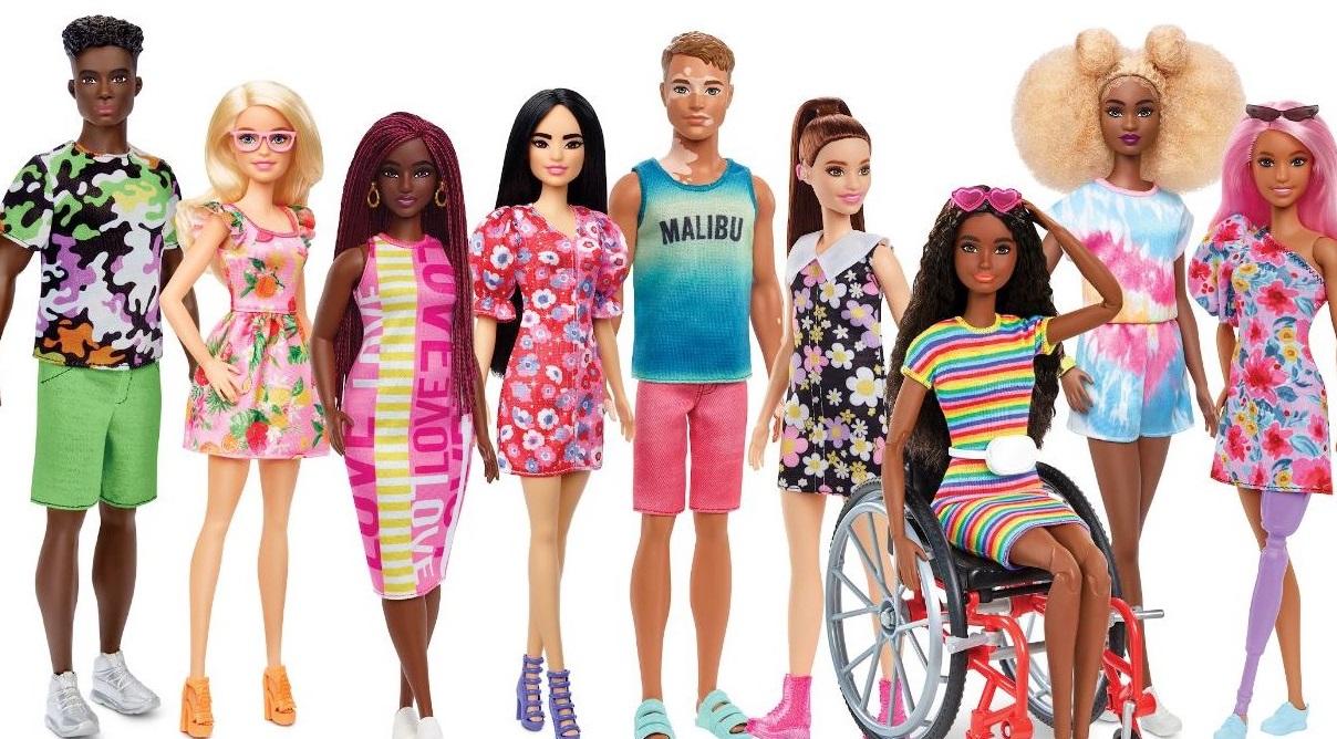 Barbie y Ken se vuelven inclusivos con aparatos auditivos, sillas de ruedas y vitíligo