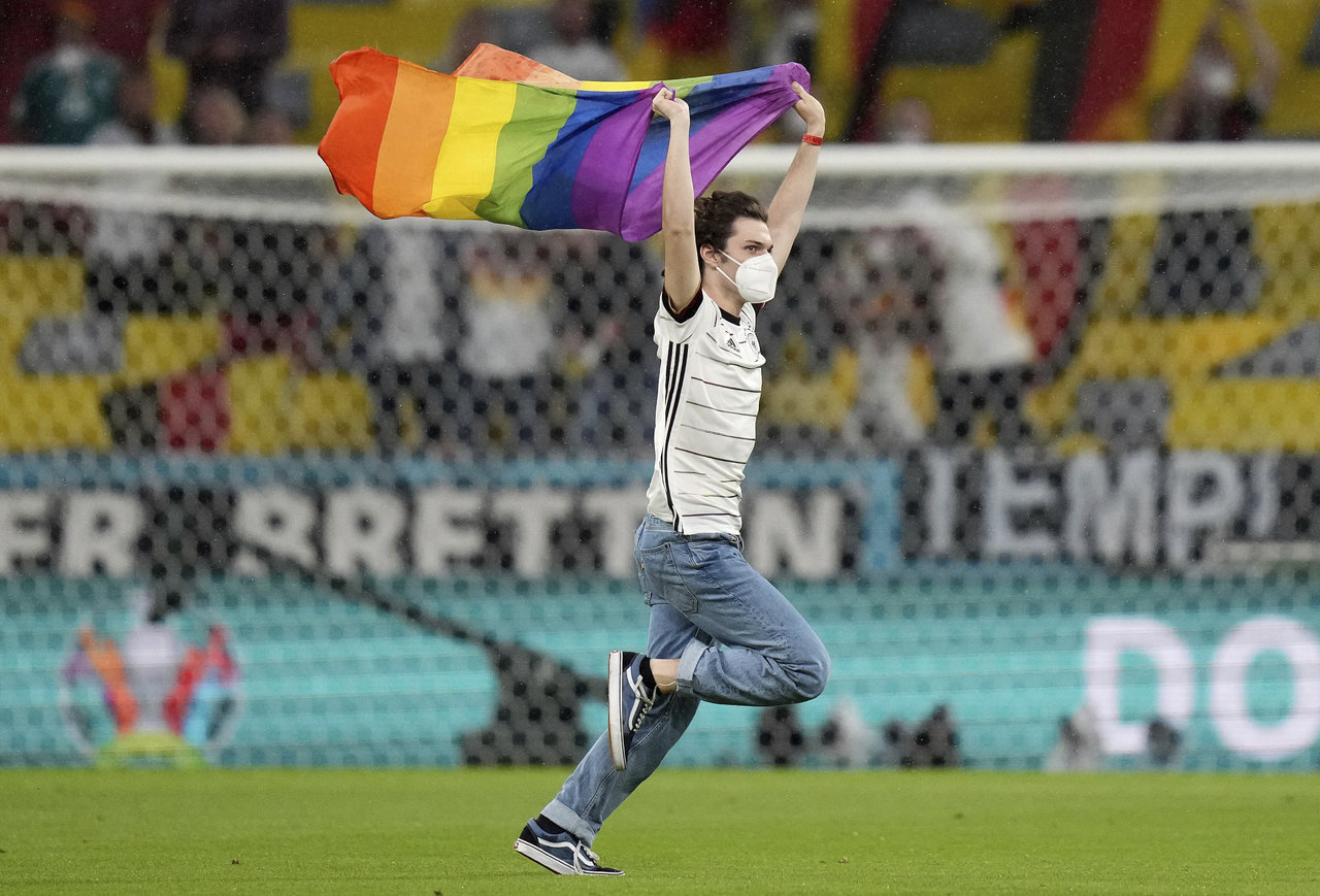 Qatar dice que la comunidad LGTBI es bienvenida al Mundial pero deben 'respetar' cultura