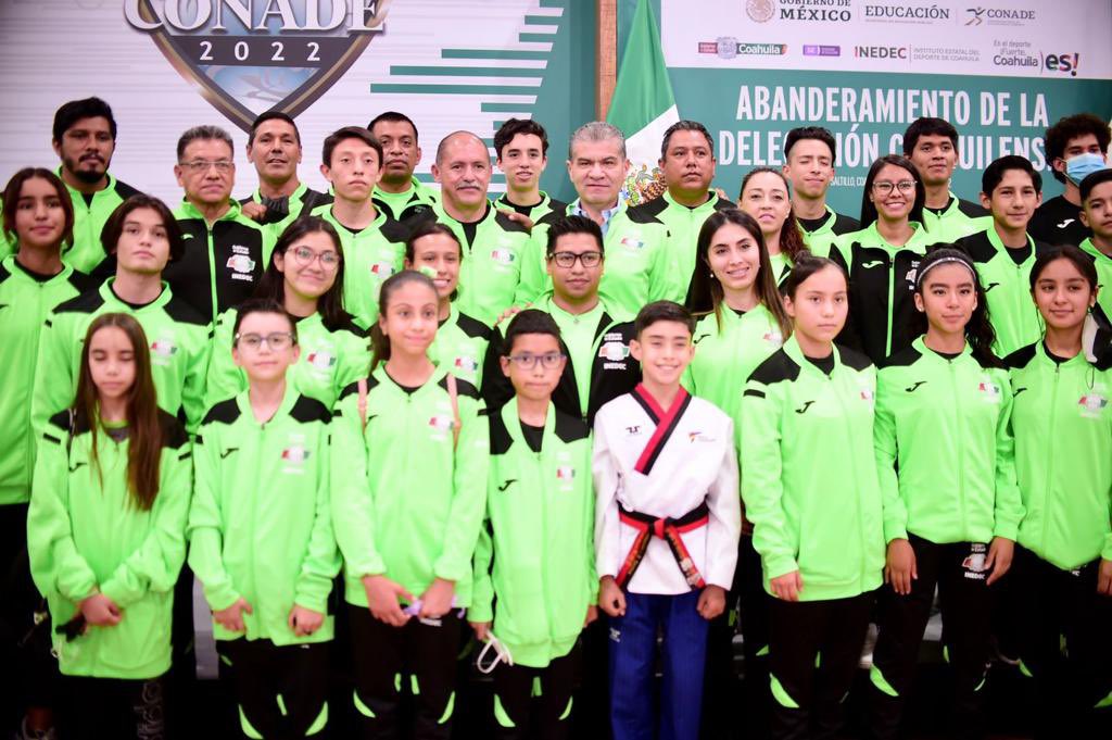Abanderan a delegación que representará Coahuila en Juegos Nacionales Conade 2022